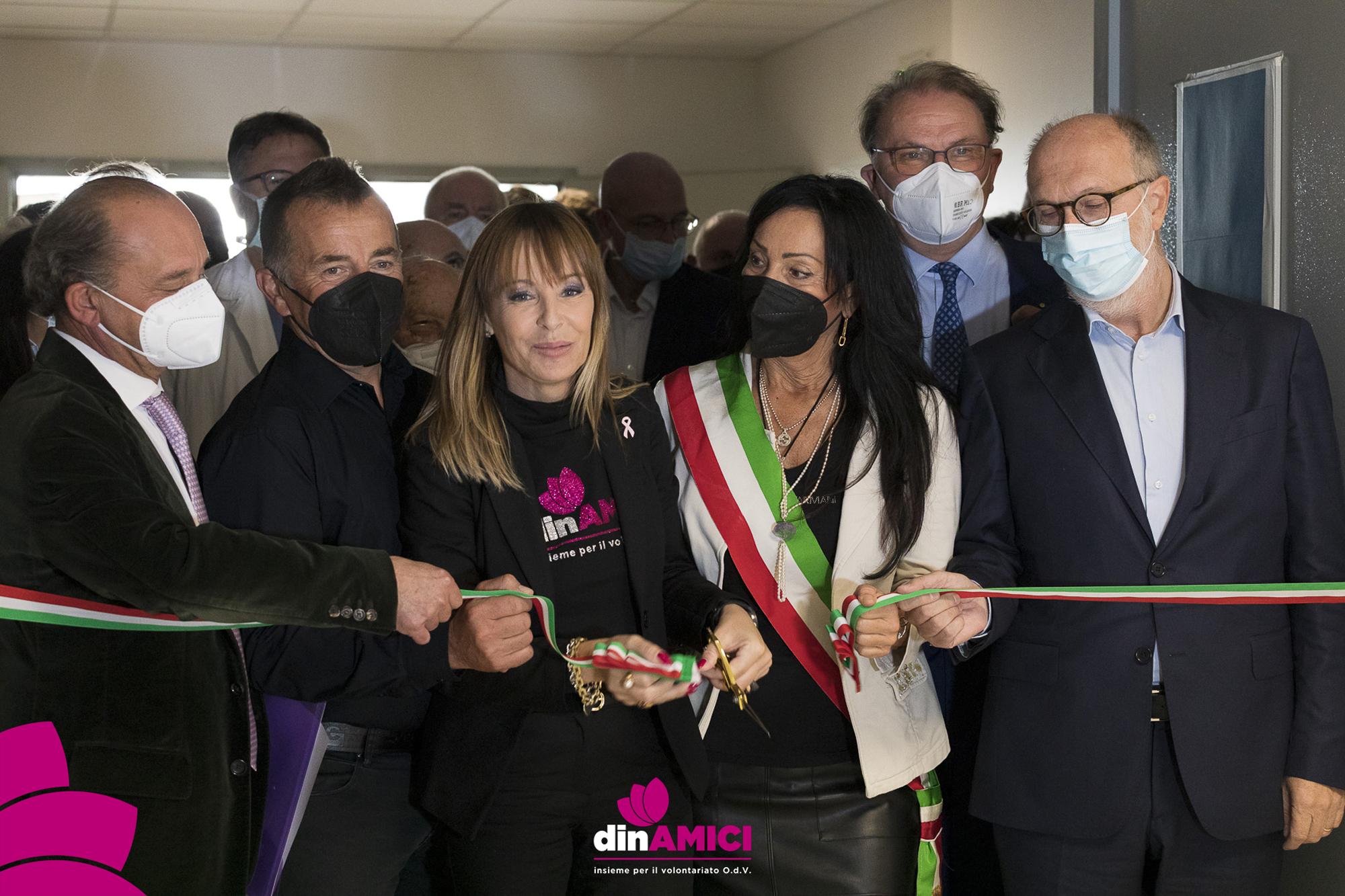 Copertina per Giocattoli e materiale didattico per la neuropsichiatria di Monfalcone, sabato 17 il concerto